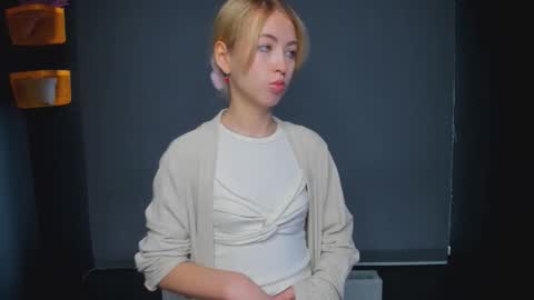 Elizabeth online show from January 15, 7:39 am