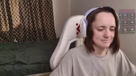 luna_loveeee online show from September 24, 5:25 am