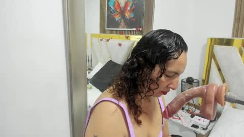 luna_naughty1 online show from April 7, 6:10 pm