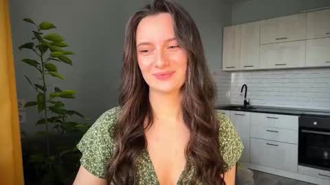 luna_raee online show from September 25, 8:10 am