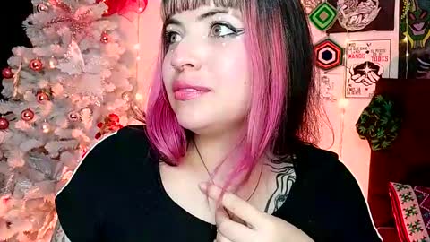Snapshot of luna_ray420 chatting on December 23, 7:49 am MISS LUNA  online show from December 23, 7:49 am