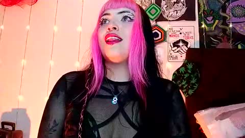 Snapshot of luna_ray420 chatting on January 1, 12:32 am MISS LUNA  online show from January 1, 12:32 am