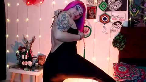 Snapshot of luna_ray420 chatting on January 5, 4:04 am MISS LUNA  online show from January 5, 4:04 am