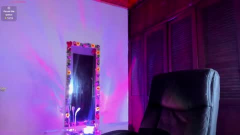 Luna Roja26 online show from June 23, 3:36 am