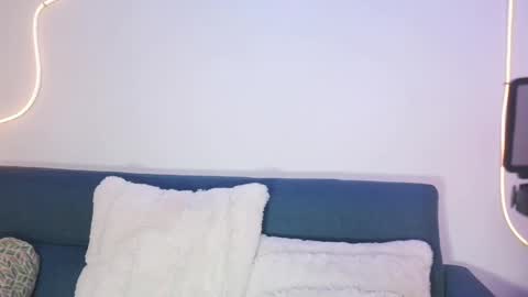 luna_valen online show from April 18, 3:52 am