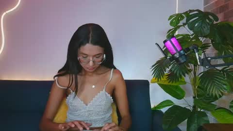 luna_valen online show from May 23, 4:41 am
