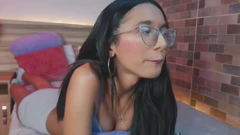 luna_valen online show from June 7, 3:22 am