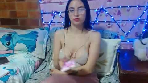 luna_vixxen online show from March 13, 5:44 am