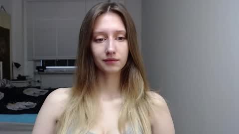 L U N A  online show from October 28, 6:36 am