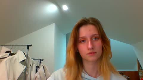Snapshot of luna_xsensual chatting on December 6, 3:06 pm L U N A online show from December 6, 3:06 pm