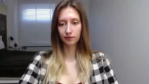 Snapshot of luna_xsensual chatting on October 3, 5:38 am L U N A online show from October 3, 5:38 am