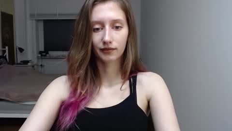 L U N A  online show from December 3, 6:47 am