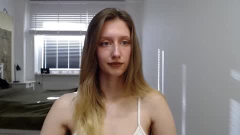 Snapshot of luna_xsensual chatting on September 26, 6:21 am L U N A online show from September 26, 6:21 am