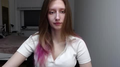 L U N A  online show from December 5, 6:34 am