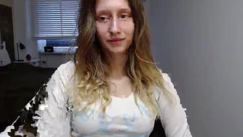 Snapshot of luna_xsensual chatting on October 1, 5:39 am L U N A online show from October 1, 5:39 am