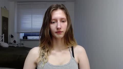 Snapshot of luna_xsensual chatting on September 29, 5:28 am L U N A online show from September 29, 5:28 am