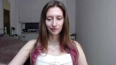 L U N A  online show from December 17, 6:31 am