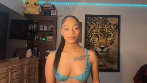 lunaa_11 online show from January 13, 6:06 am