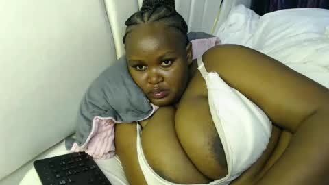 lunabloom01 online show from February 13, 11:30 pm