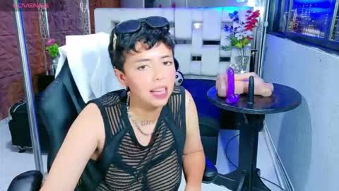 lunabustygirl online show from December 4, 4:56 am