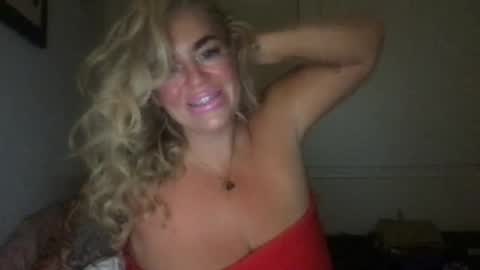 Luna Daddys Girl online show from September 29, 7:40 am