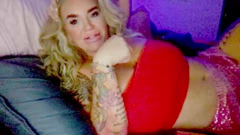 Luna Daddys Girl online show from November 25, 9:19 am