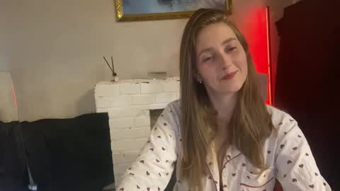 lunafeather online show from November 6, 3:59 pm