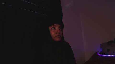 Luna  Online mostly at 9 am 8 pm online show from April 3, 7:21 pm