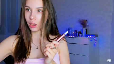 lunail online show from April 8, 8:56 pm