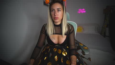 Laura online show from October 31, 10:37 am