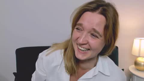 lunakissable online show from December 17, 4:25 pm