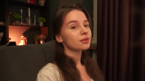 lunaolivia_ online show from October 2, 2:05 pm