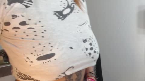 Julieth  online show from January 18, 11:11 am