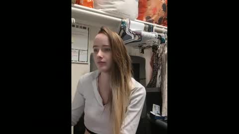 Snapshot of lunapixie2020 chatting on February 6, 4:21 am lunapixie2020 online show from February 6, 4:21 am