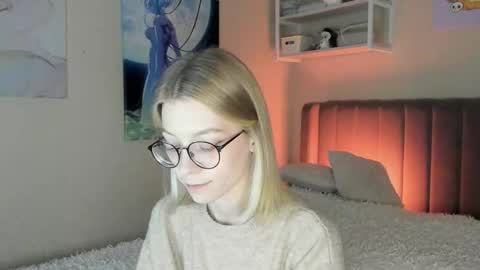 Snapshot of lunar_sofia chatting on October 24, 3:24 pm Sofia online show from October 24, 3:24 pm