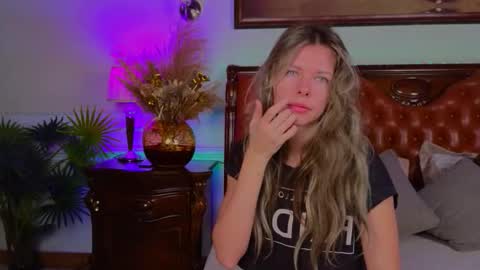 Luna Rishi online show from November 10, 6:05 am