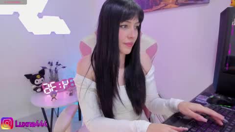   online show from April 20, 7:28 pm