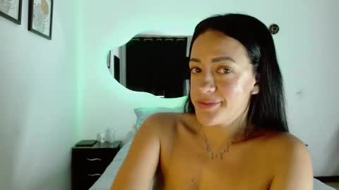 lunayois02 online show from January 16, 1:25 am