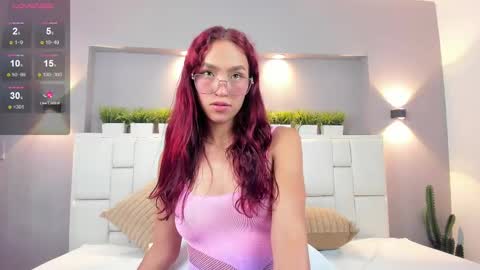 Snapshot of lunnablake chatting on October 12, 5:22 am L U N N A online show from October 12, 5:22 am