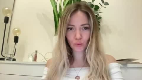 lusiluv online show from April 24, 9:06 pm