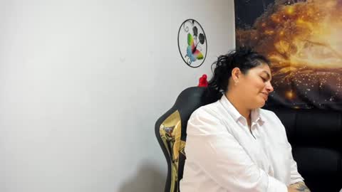 Snapshot of lust_mom chatting on December 10, 5:00 pm Angela 3 online show from December 10, 5:00 pm