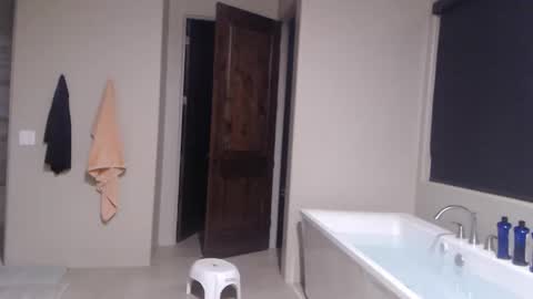 luv_missle online show from March 10, 10:30 am