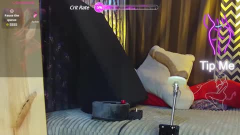 luvdatphatass online show from January 19, 2:15 am