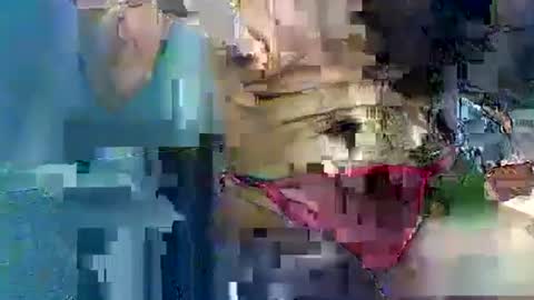 Bee Bee online show from November 5, 7:16 pm