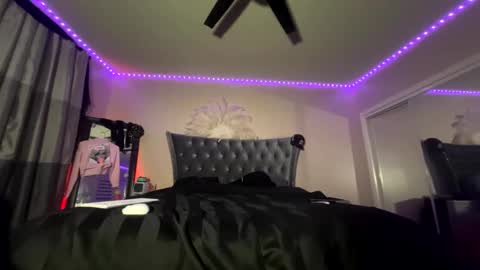 luvvlee online show from March 3, 4:14 pm