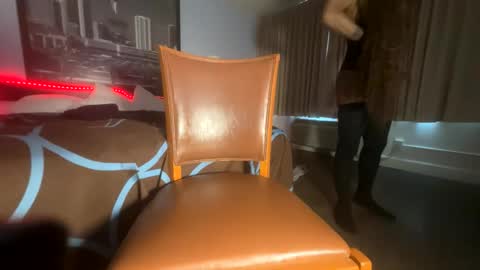 luvvlee online show from April 24, 4:09 pm