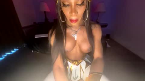 luvvlee online show from May 3, 5:19 pm