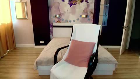 LuxSiren online show from April 5, 12:46 pm