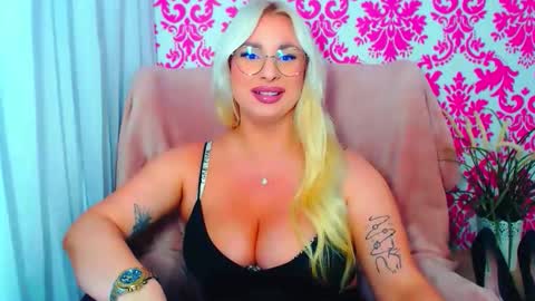 Luxuriaa online show from March 17, 8:58 pm