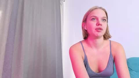 Snapshot of luxy_lust chatting on October 6, 8:10 am Olivia online show from October 6, 8:10 am